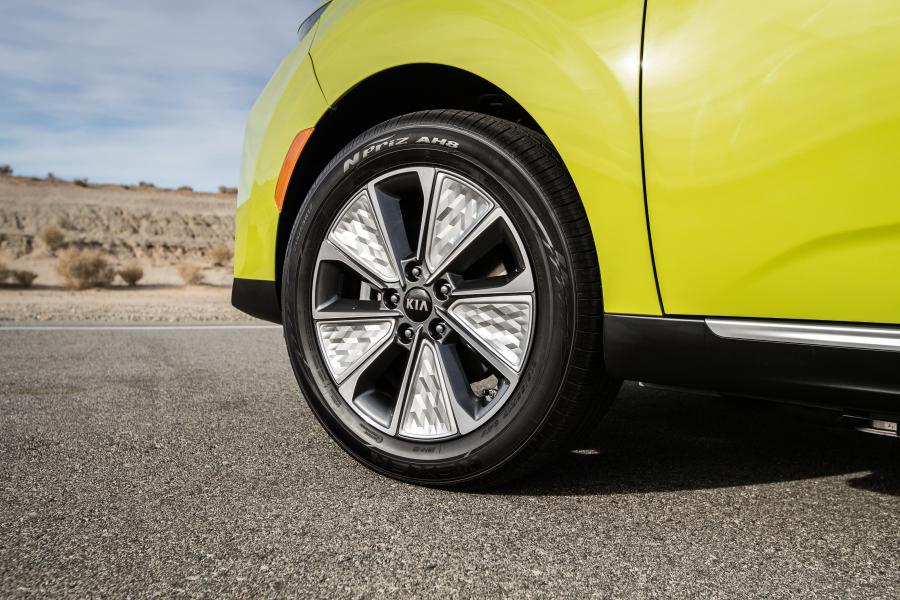 Колеса Kia Soul EV 2019 года  (NA) (фото 24 из 41)